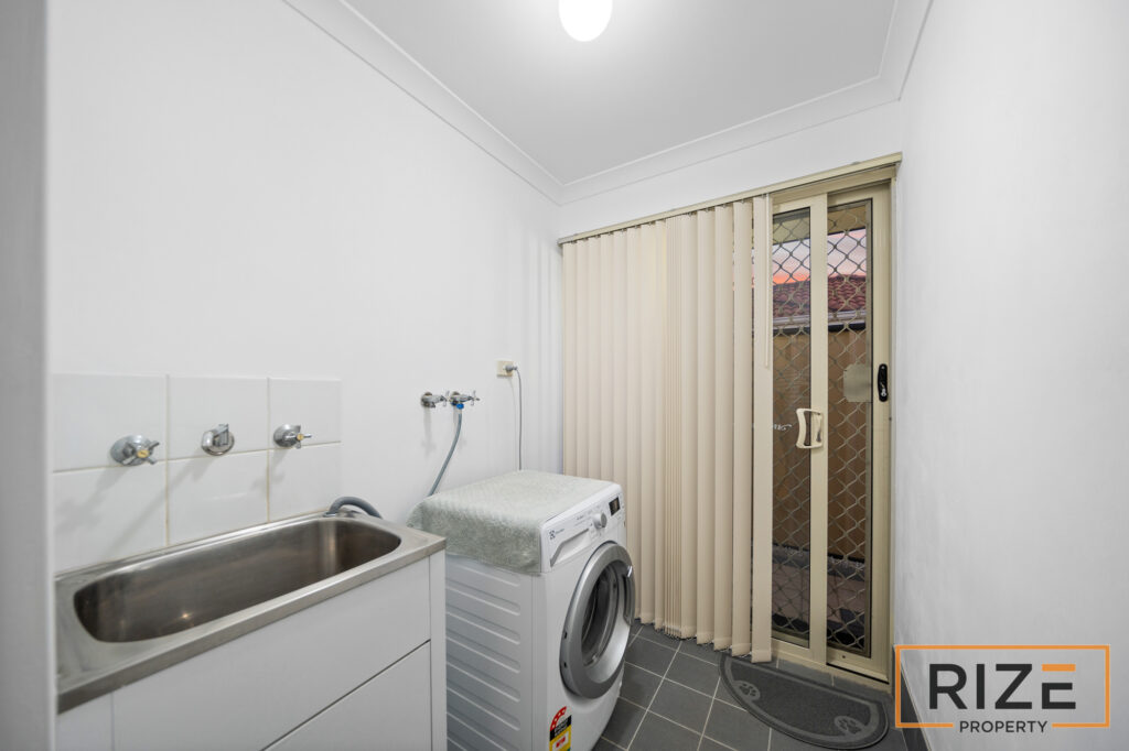 33 Lauderdale Ramble, Carramar-23