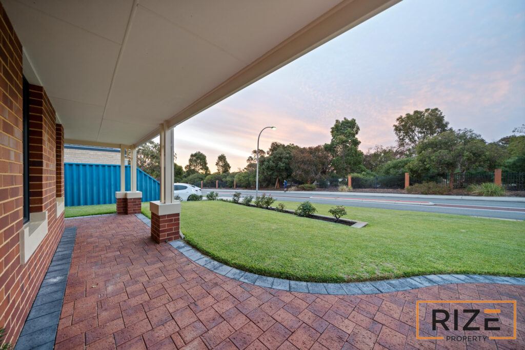 98 Golf Links Dr, Carramar-10