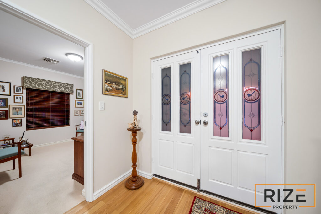 98 Golf Links Dr, Carramar-11