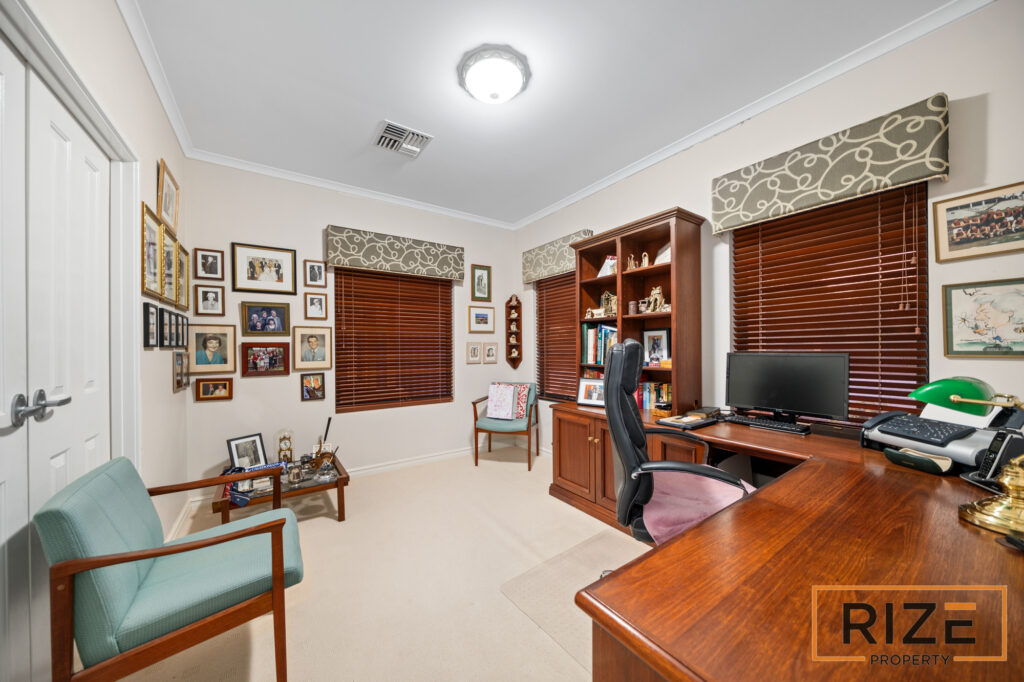 98 Golf Links Dr, Carramar-12