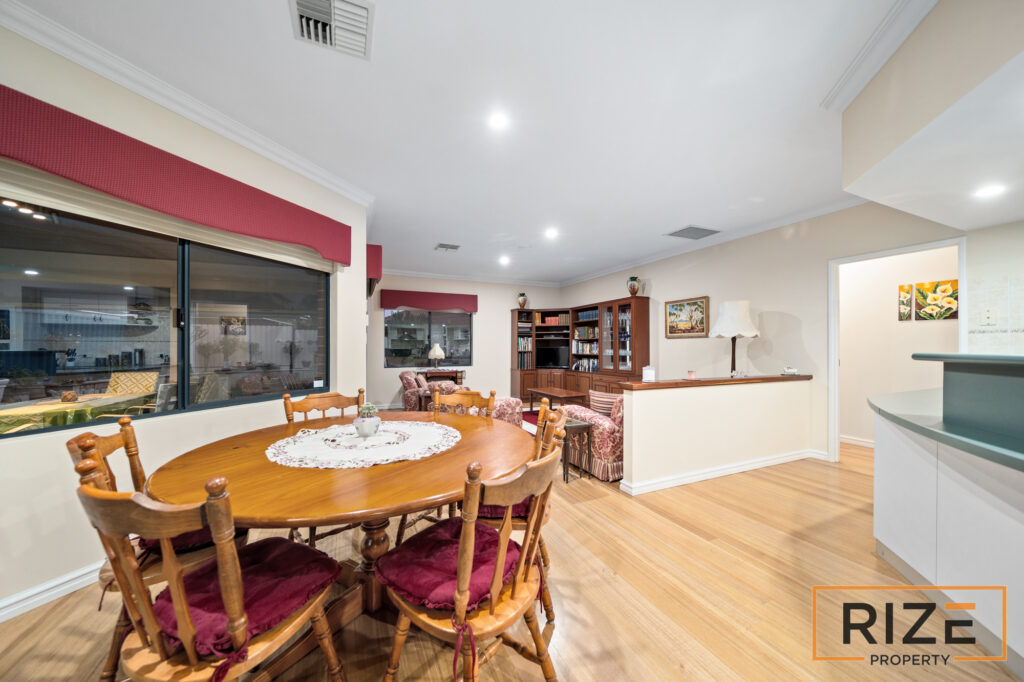 98 Golf Links Dr, Carramar-26