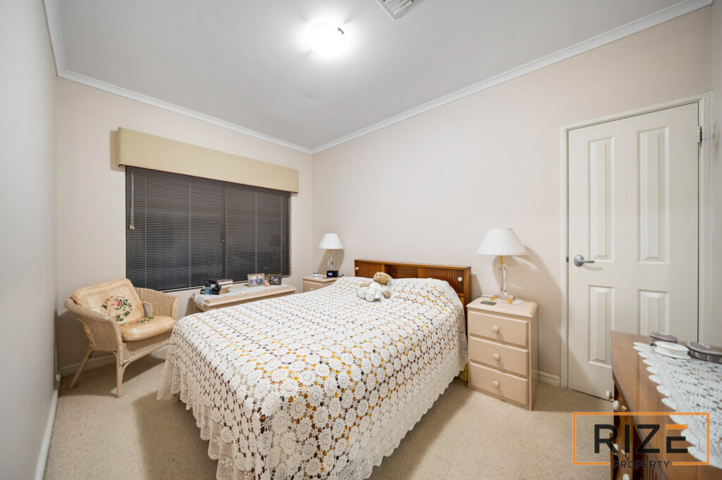 98 Golf Links Dr, Carramar-30