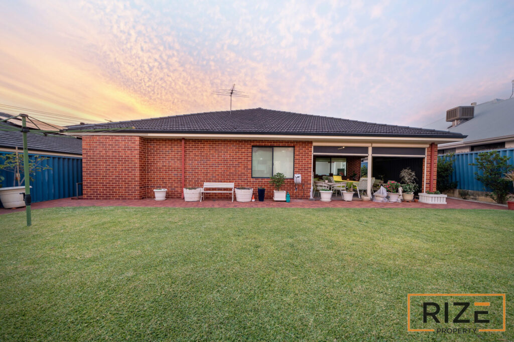 98 Golf Links Dr, Carramar-39