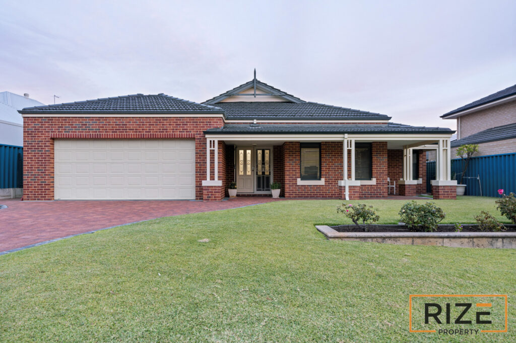 98 Golf Links Dr, Carramar-5