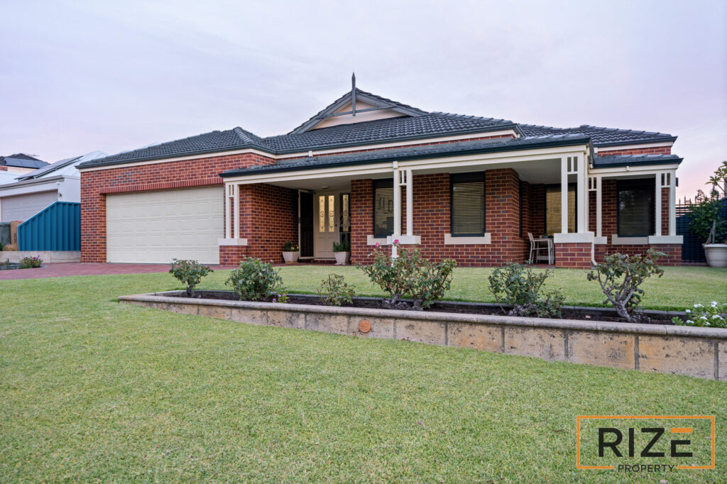 98 Golf Links Dr, Carramar-6