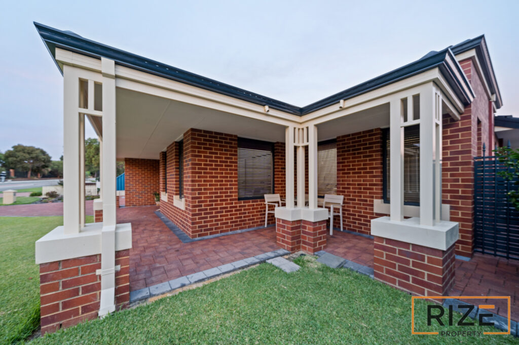 98 Golf Links Dr, Carramar-9