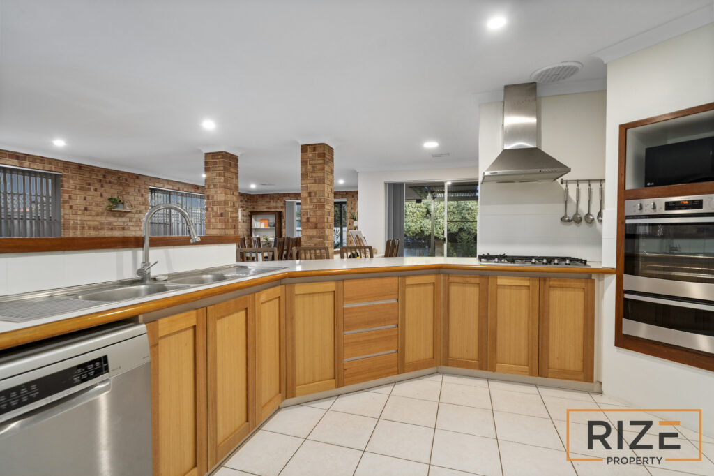 84 Bayport Cct, Mindarie-23