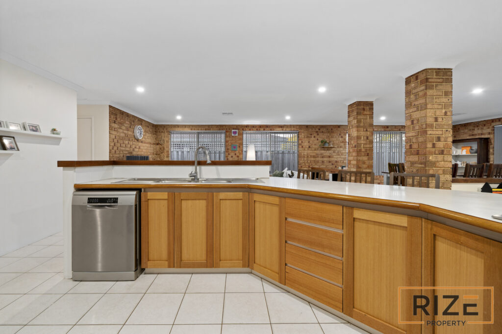 84 Bayport Cct, Mindarie-25