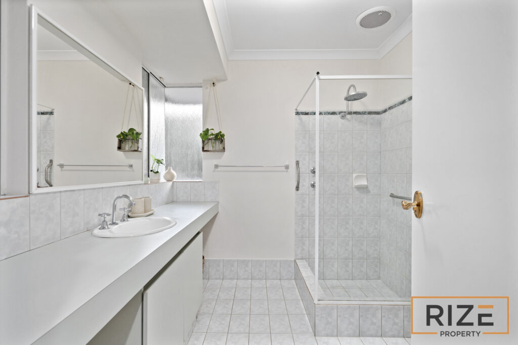 84 Bayport Cct, Mindarie-28