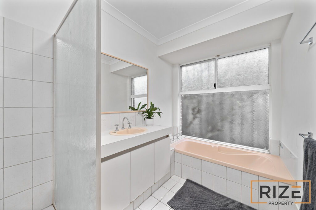 84 Bayport Cct, Mindarie-31