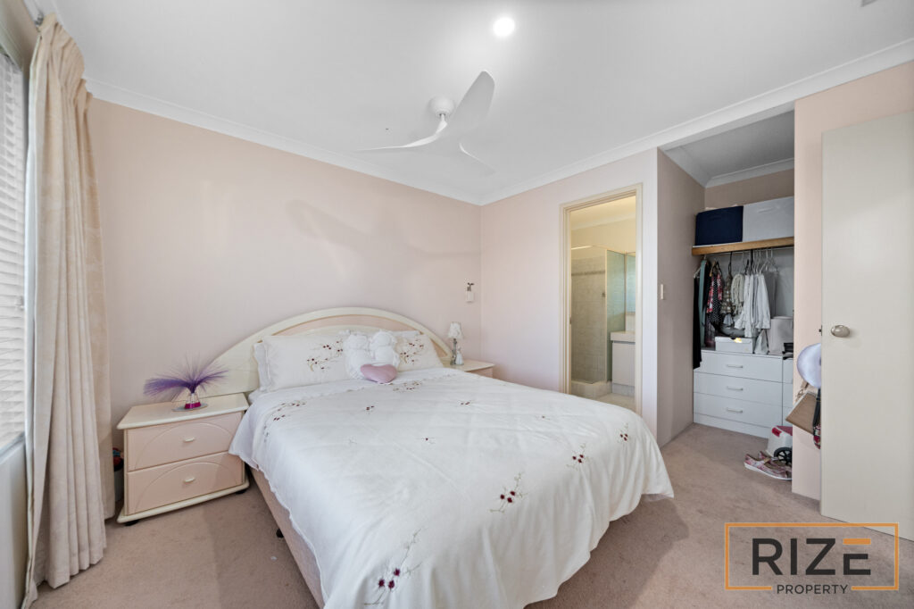 21 Sherlock Rise, Carramar-21