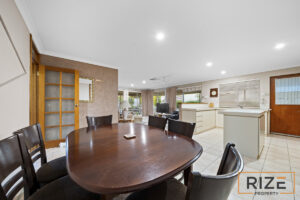 21-Sherlock-Rise-Car_5a1b-4c9f-7a6b-42bb-f108-a4f6-750b-f564_20251120025325