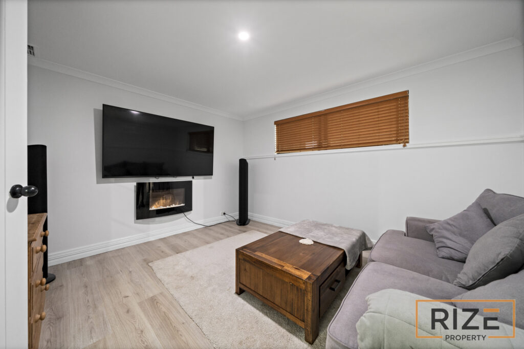 22 Langmuir Way, Tapping-13