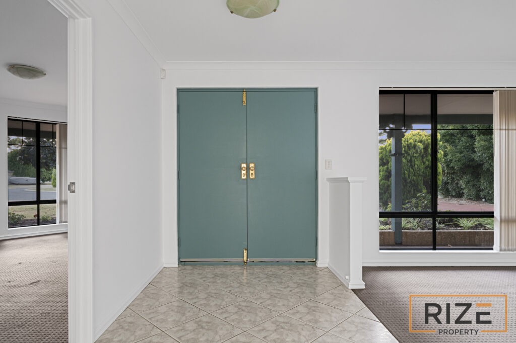 5 Coolamine Cl, Carramar-10