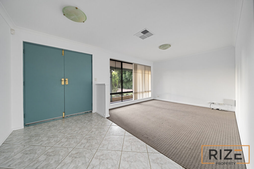 5 Coolamine Cl, Carramar-12