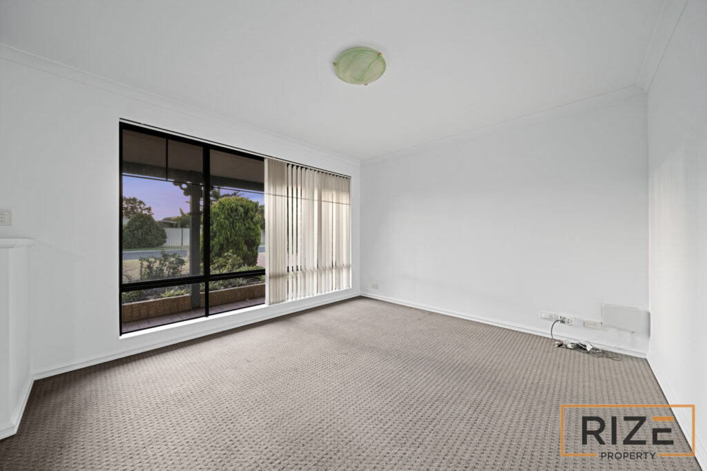 5 Coolamine Cl, Carramar-13