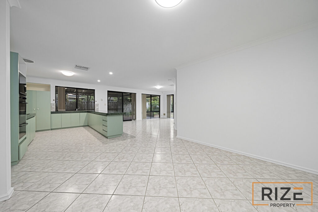 5 Coolamine Cl, Carramar-16