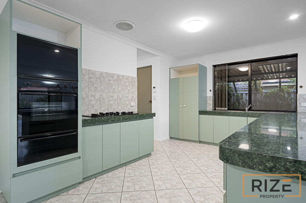 5 Coolamine Cl, Carramar-18