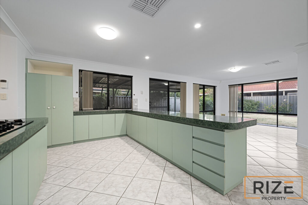 5 Coolamine Cl, Carramar-19