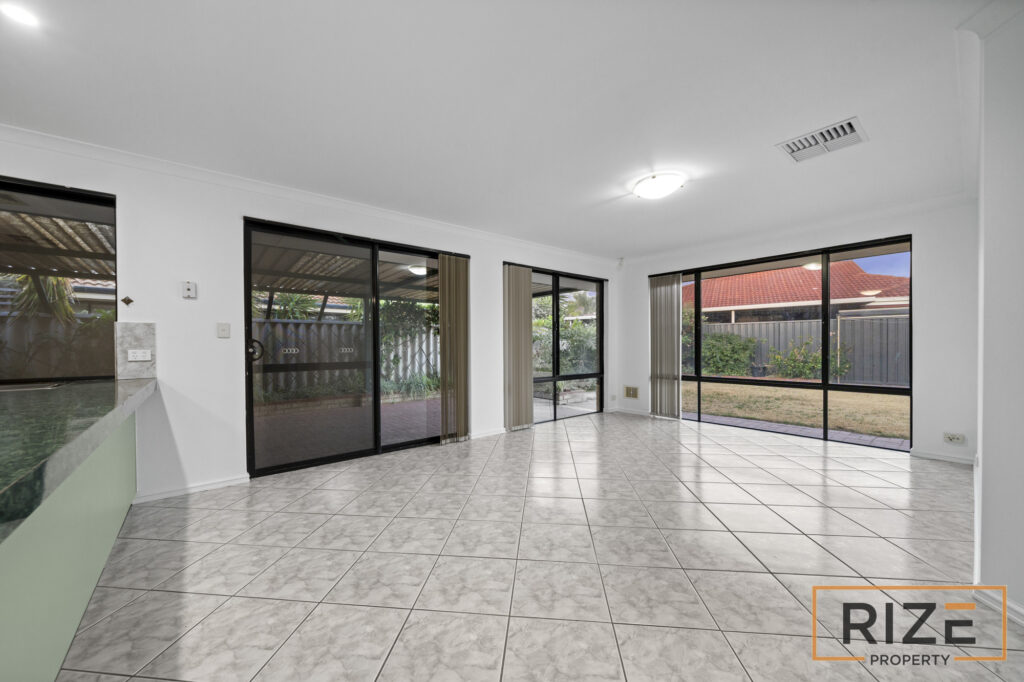 5 Coolamine Cl, Carramar-23