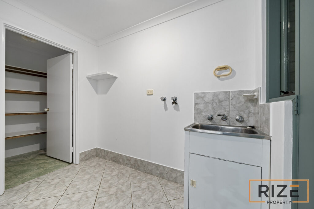 5 Coolamine Cl, Carramar-27