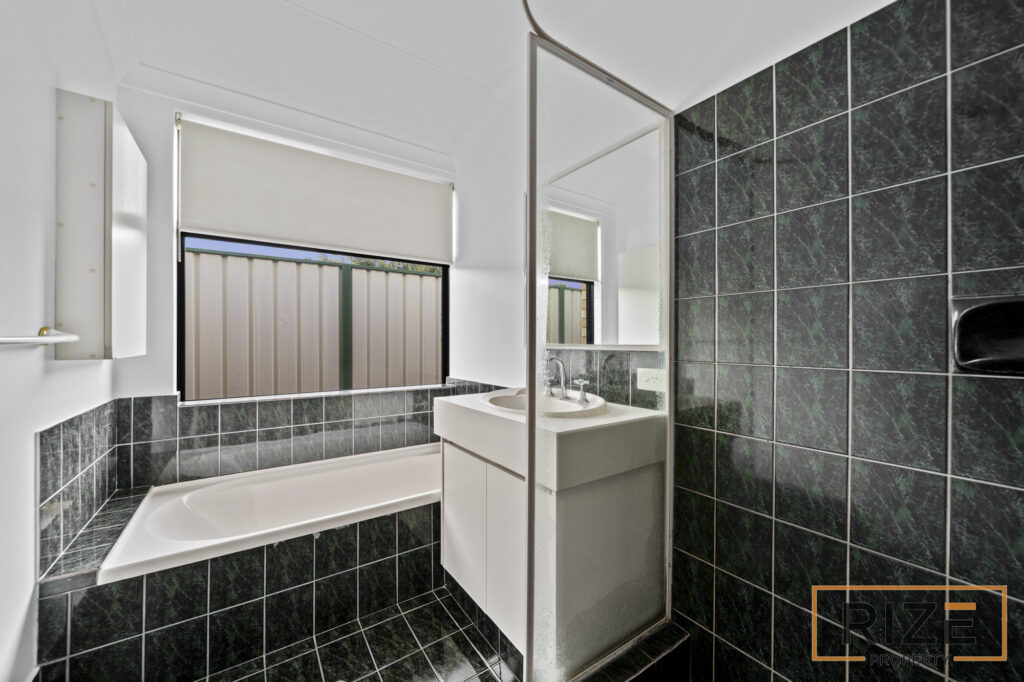 5 Coolamine Cl, Carramar-30