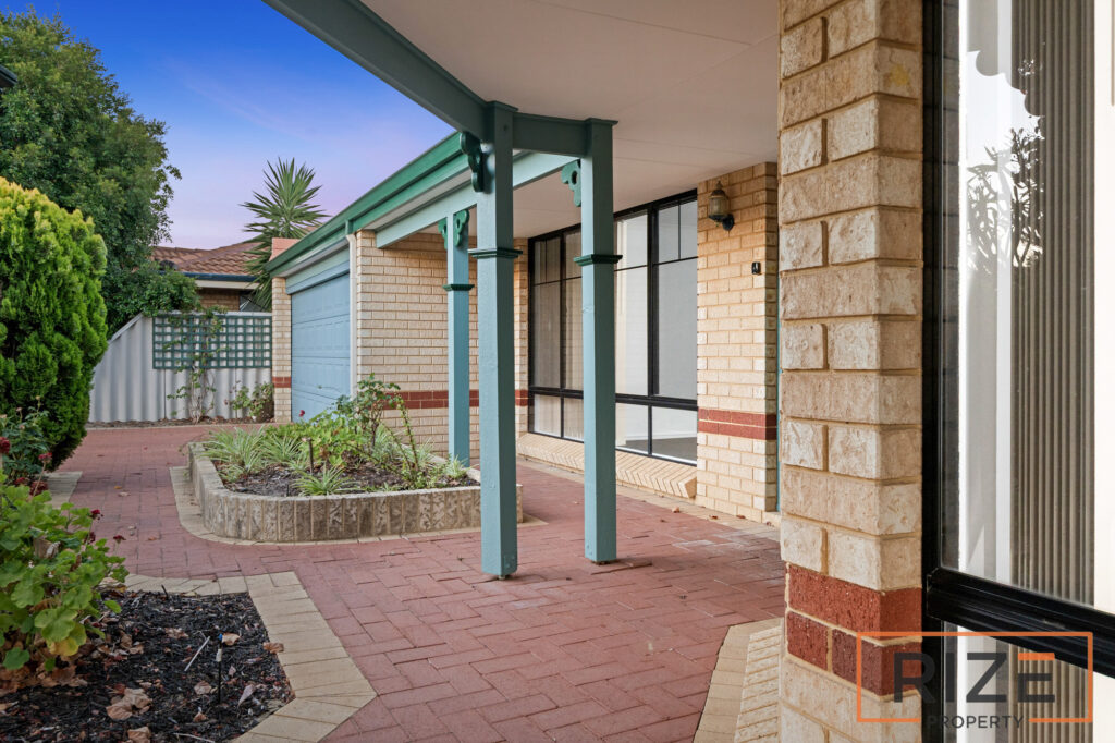 5 Coolamine Cl, Carramar-4