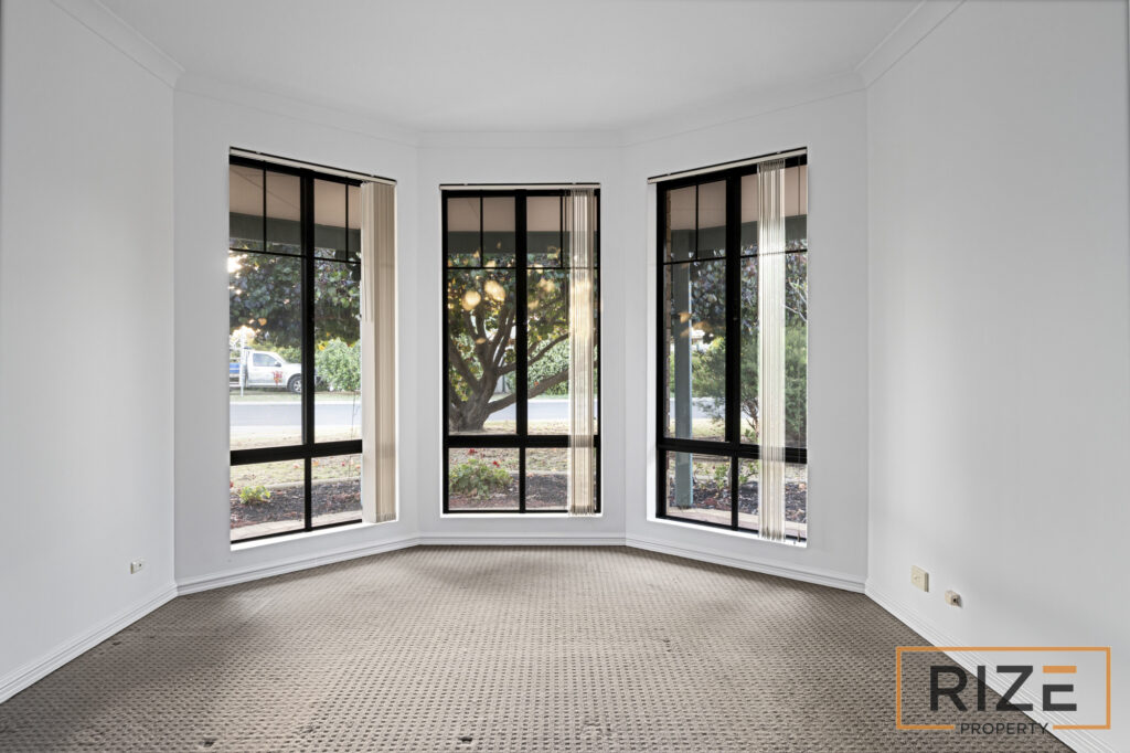 5 Coolamine Cl, Carramar-7