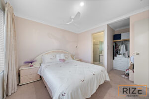 21-Sherlock-Rise-Car_cdc4-cf3a-bb8d-97b4-6285-6dcd-7053-1e7f_20251120025430