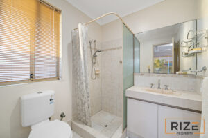 21-Sherlock-Rise-Car_02ec-be98-287e-eee6-b042-9d53-fa95-781a_20251120025434