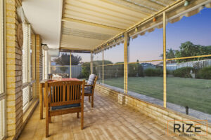 21-Sherlock-Rise-Car_5d9e-d9ee-7c52-13ba-1fc1-9d99-7e7e-bb39_20251120025502