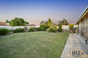 21-Sherlock-Rise-Car_6993-95aa-27c1-f24e-bda5-9a8e-cac2-033b_20251120025525