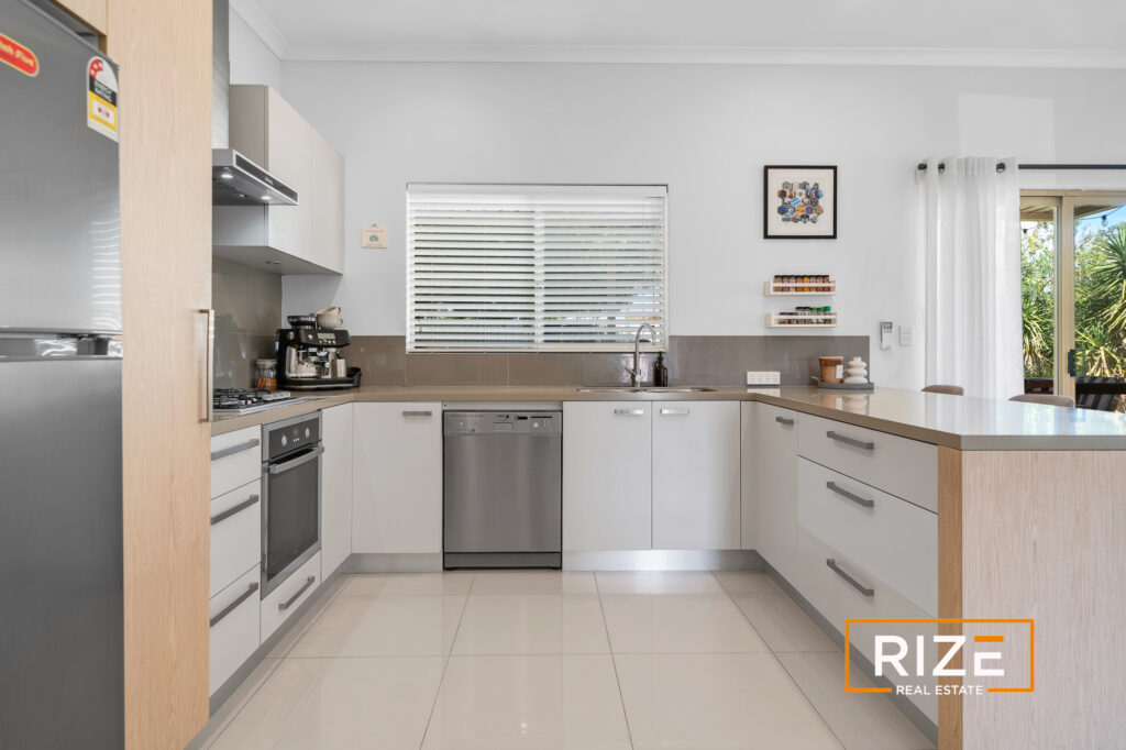 12 Yatala Cl, Currambine_LR_Logo-11