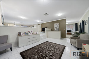 23-Sherlock-Rise-Car_ff82-e126-9e47-aa5e-b7b6-377a-49c0-629b_20260105042921