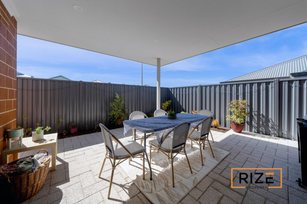 15 Formosa Way, Banksia Grove_LR_Logo-30