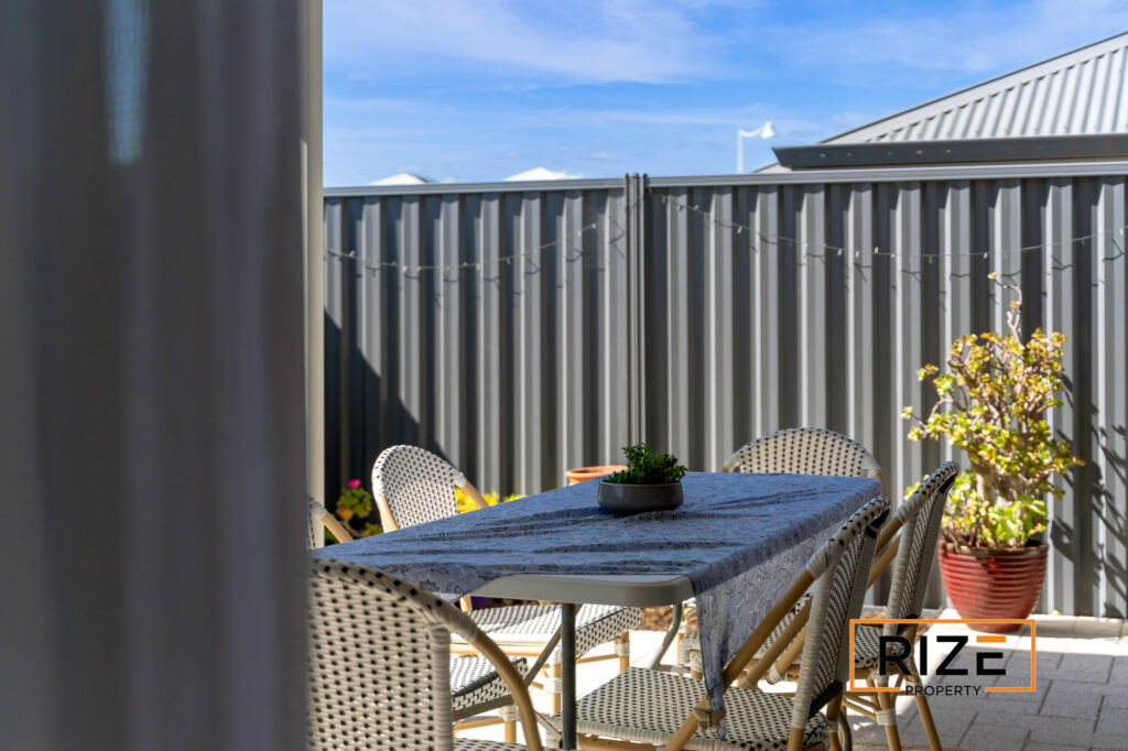 15 Formosa Way, Banksia Grove_LR_Logo-31