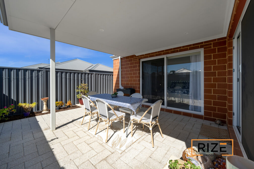 15 Formosa Way, Banksia Grove_LR_Logo-34