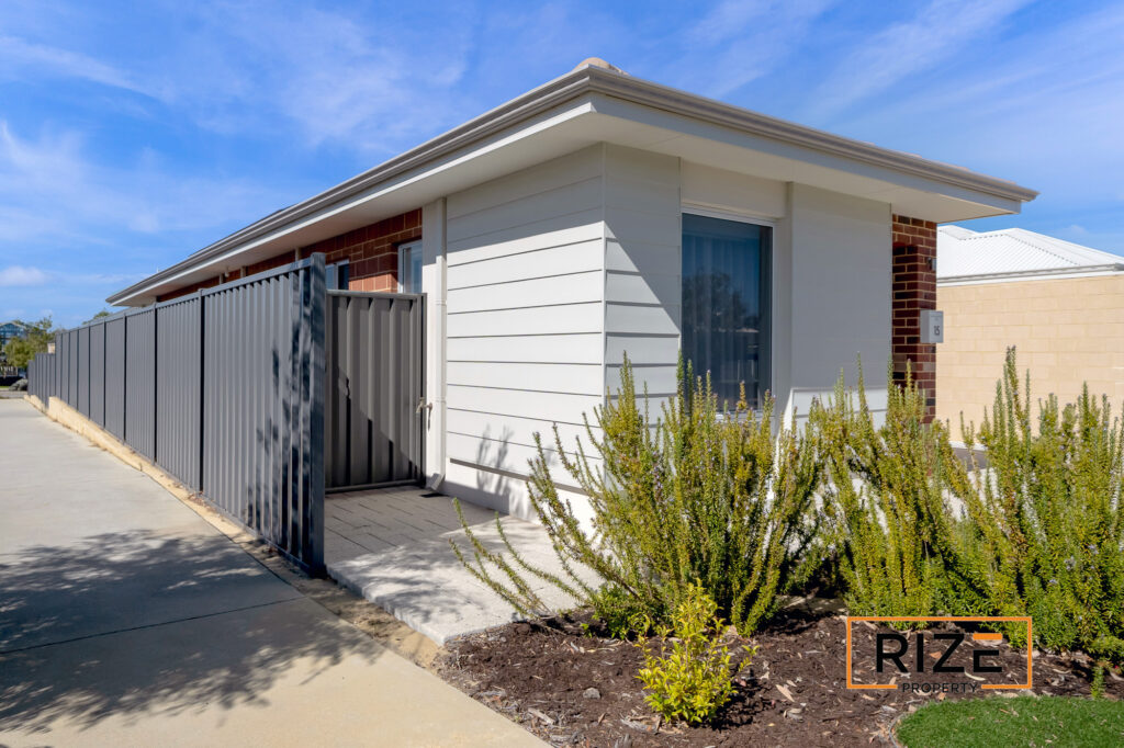 15 Formosa Way, Banksia Grove_LR_Logo-4