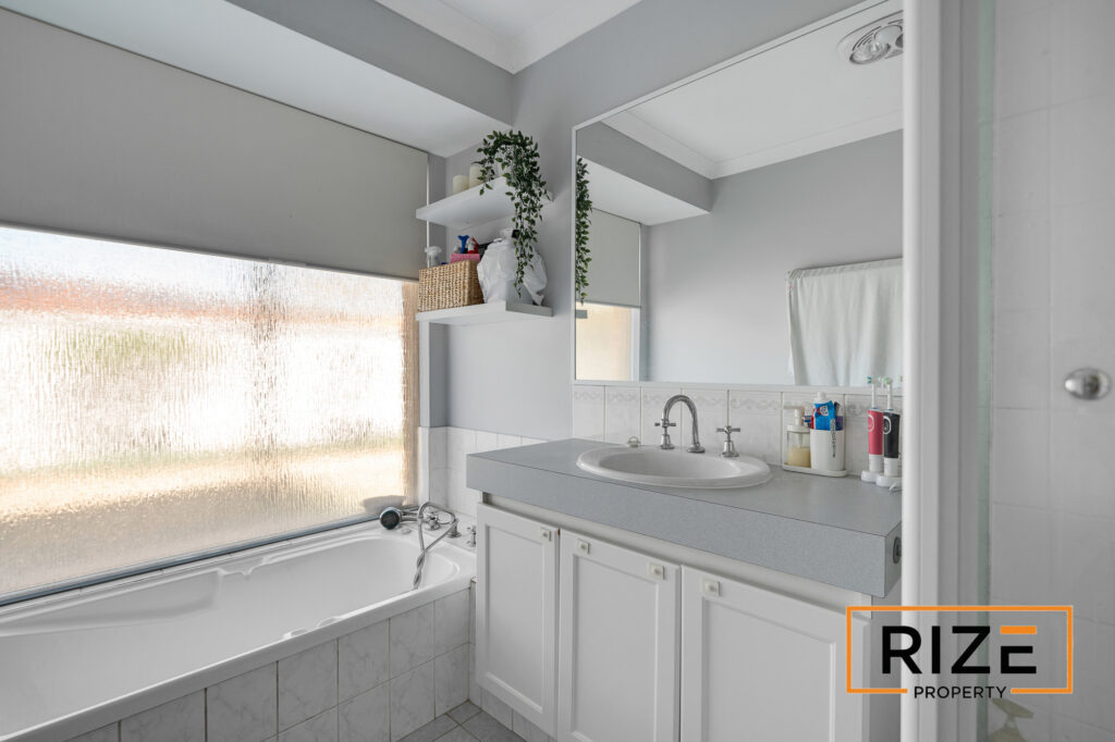 16 Ollera Meander, Carrama_LR_Logo-20