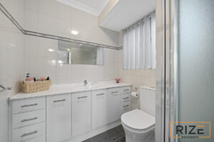 23-Sherlock-Rise-Car_e439-b551-a93b-8191-b3dd-8c5d-29d6-8125_20260105042908