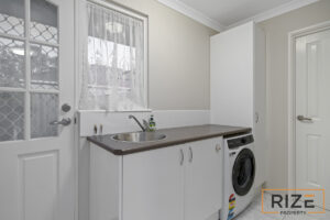 23-Sherlock-Rise-Car_7031-f80a-daaa-8f0d-b0f5-111a-2e98-4122_20260105042943