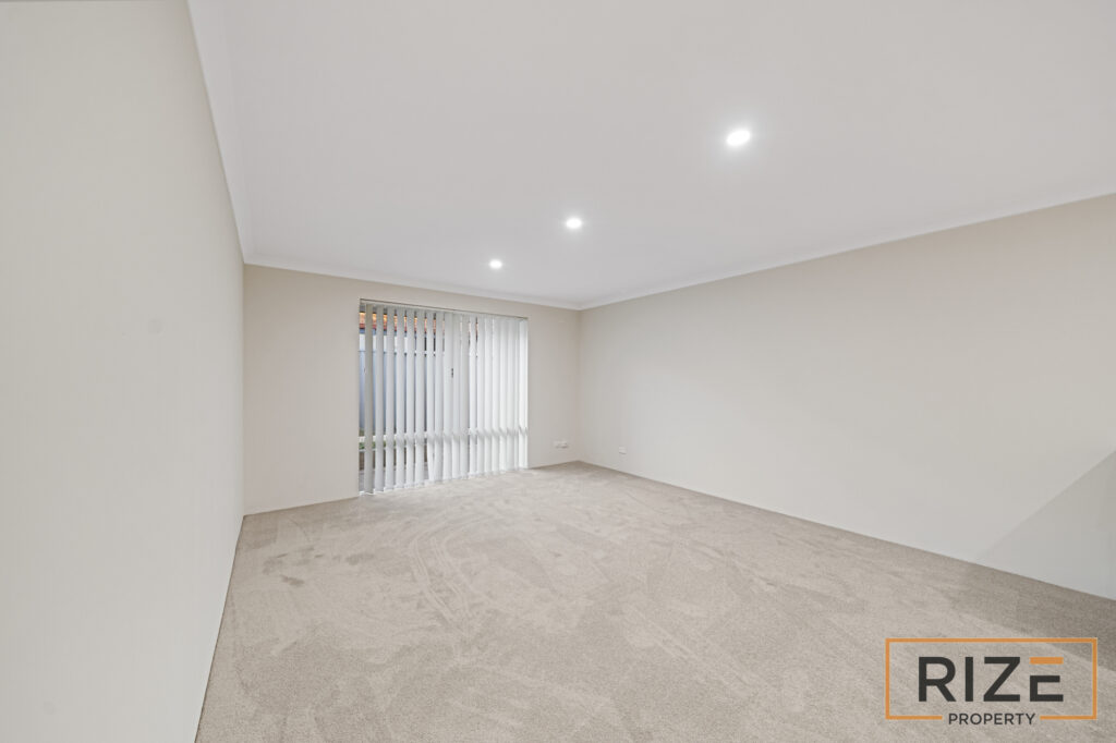 3 Lyndavale Loop, Carramar-1