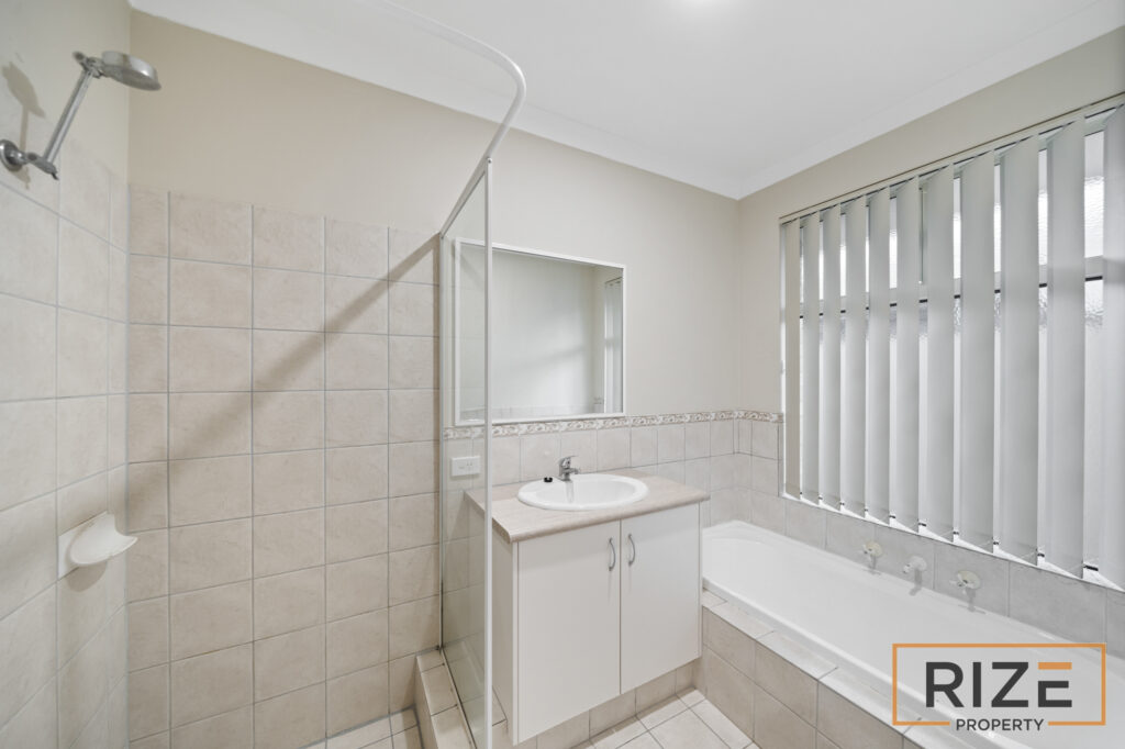 3 Lyndavale Loop, Carramar-13